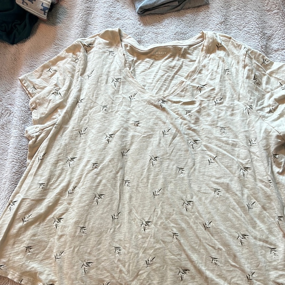 Old navy T-shirt